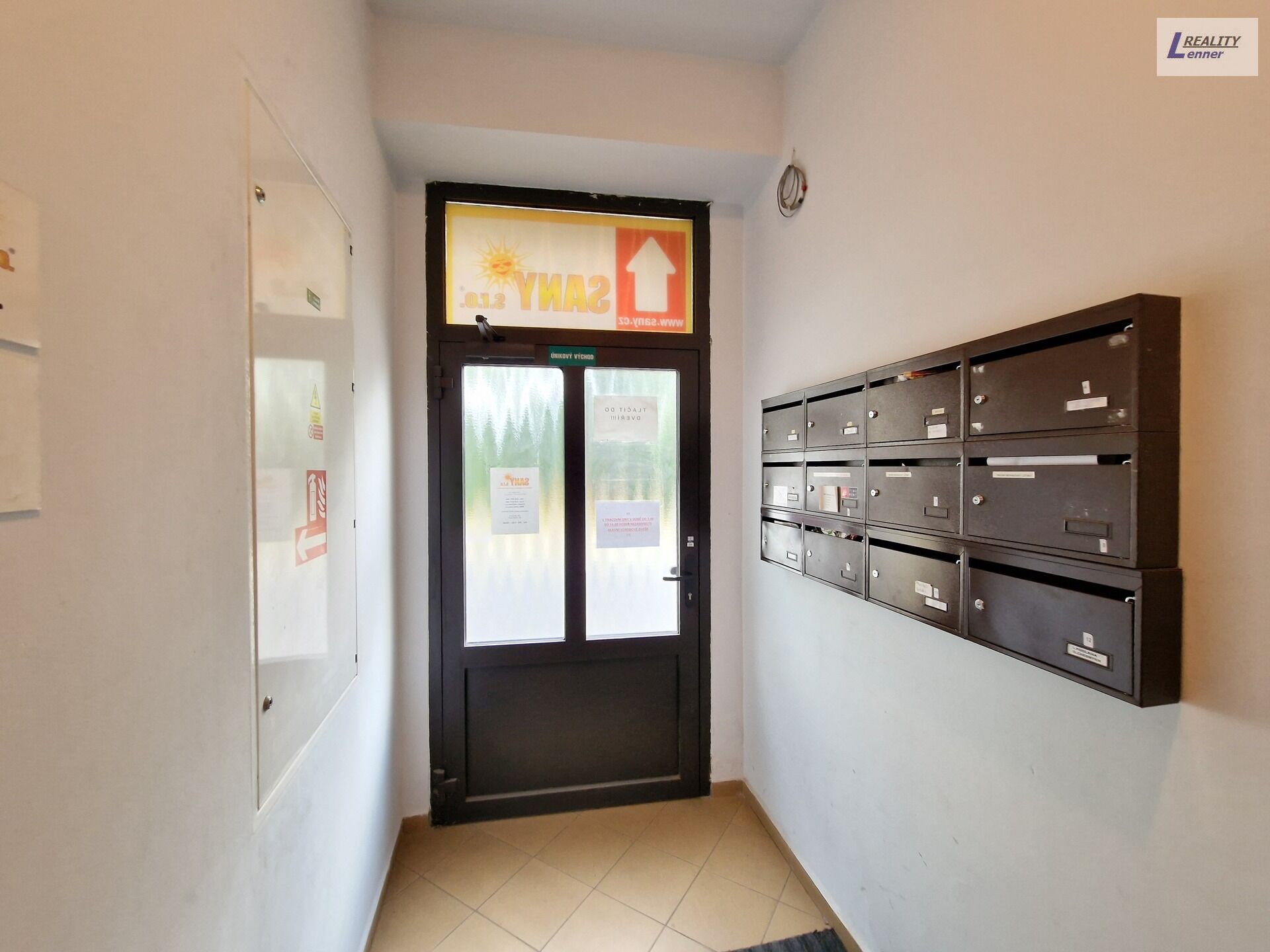 Pronájem kanceláře 52 m2, cihla, přízemí, parkování