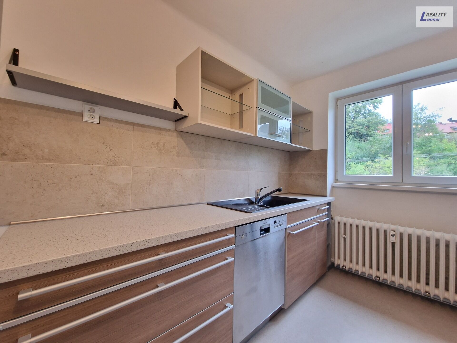 Pronájem bytu 2+1, 2. patro, cihla, Solenice