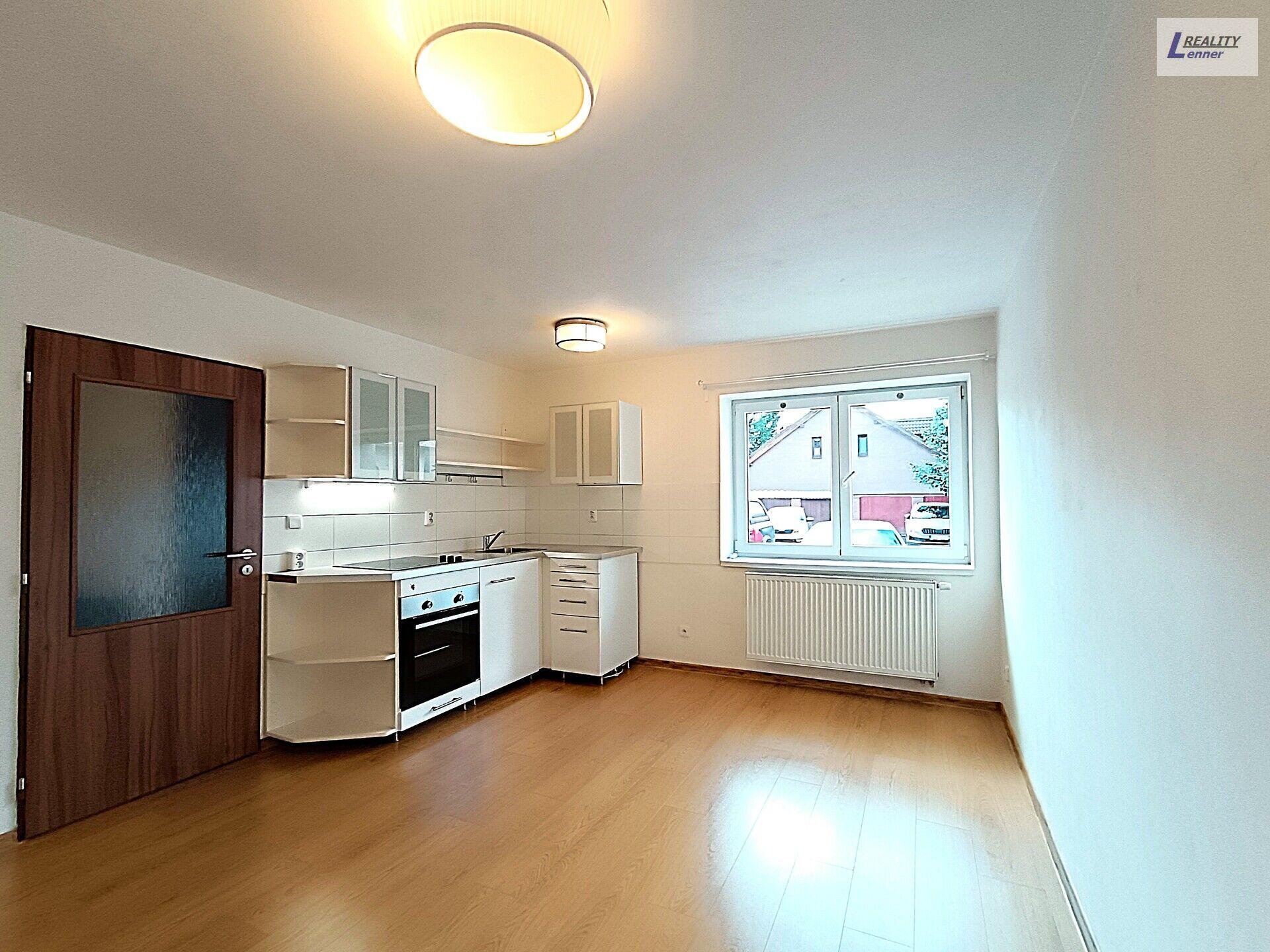 Pronájem bytu 1+1, 38m2, cihla, možnost vlastního parkování