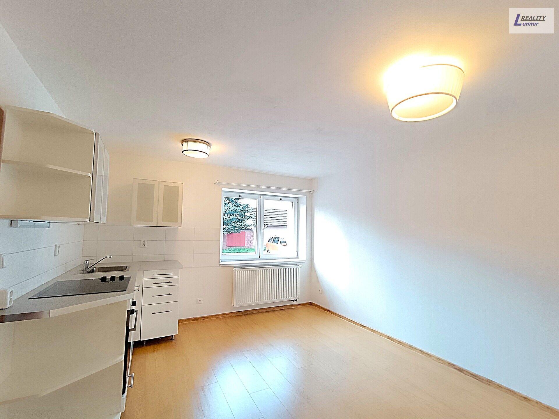 Pronájem bytu 1+1, 38m2, cihla, možnost vlastního parkování