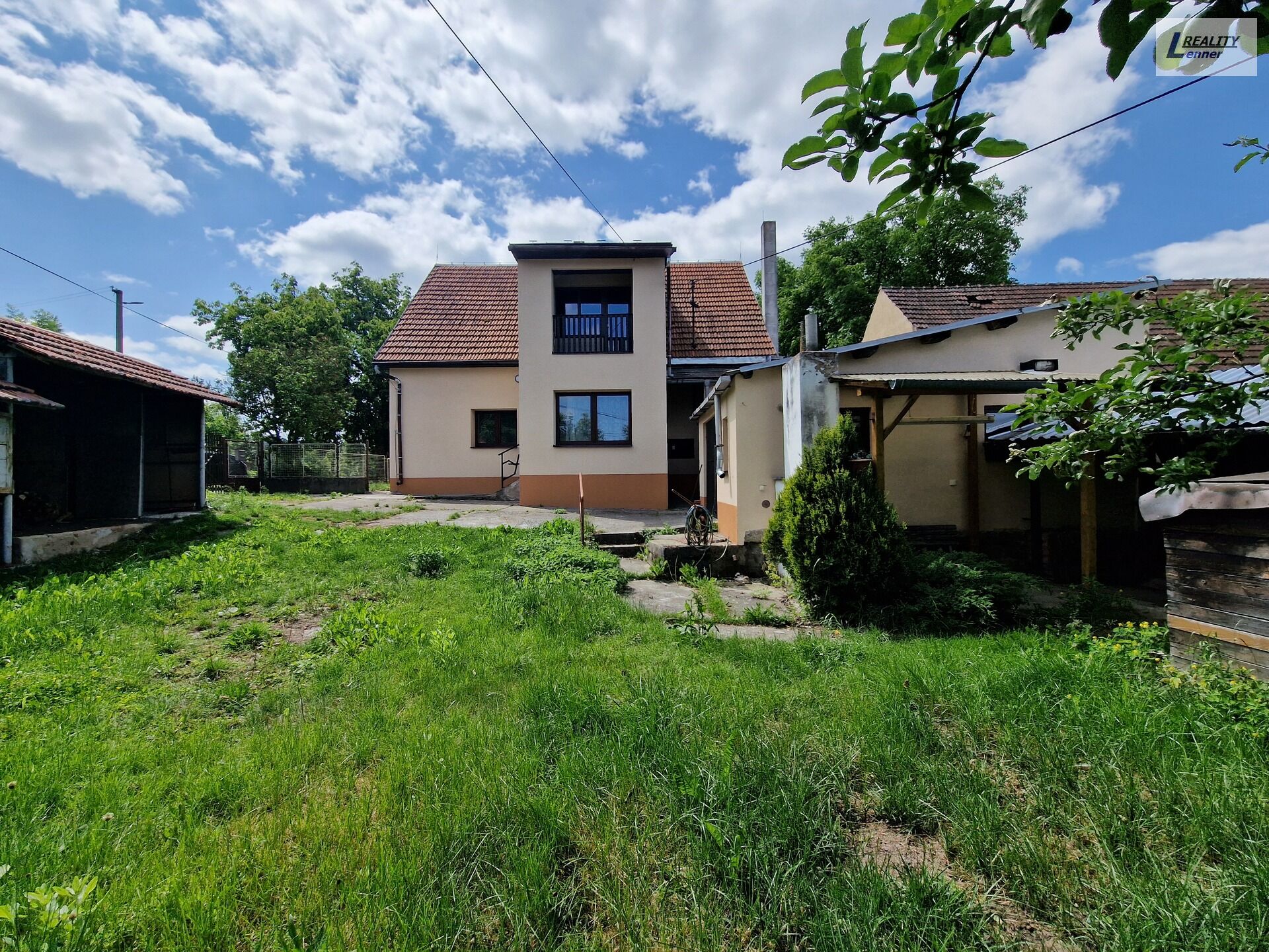 RD 5+2/ garáž, dílna, sklad nářadí, kolny, pergola, skleník, vše na pozemku 517 m2.