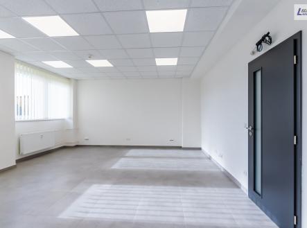 Pronájem kanceláře, 160 m²