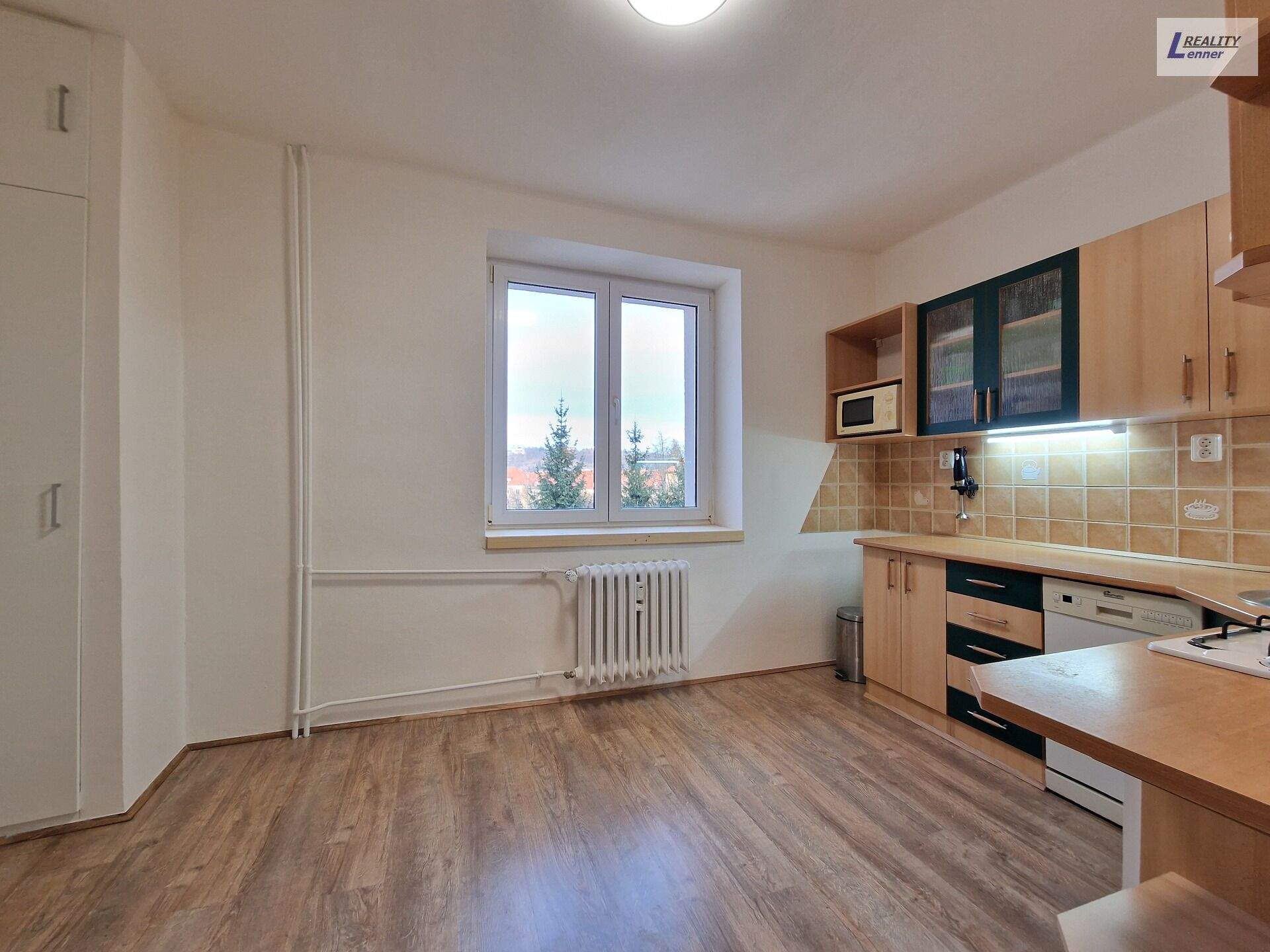 Pronájem bytu 2+1/ balkon, OV, 78,4 m2, cihla, 3.p