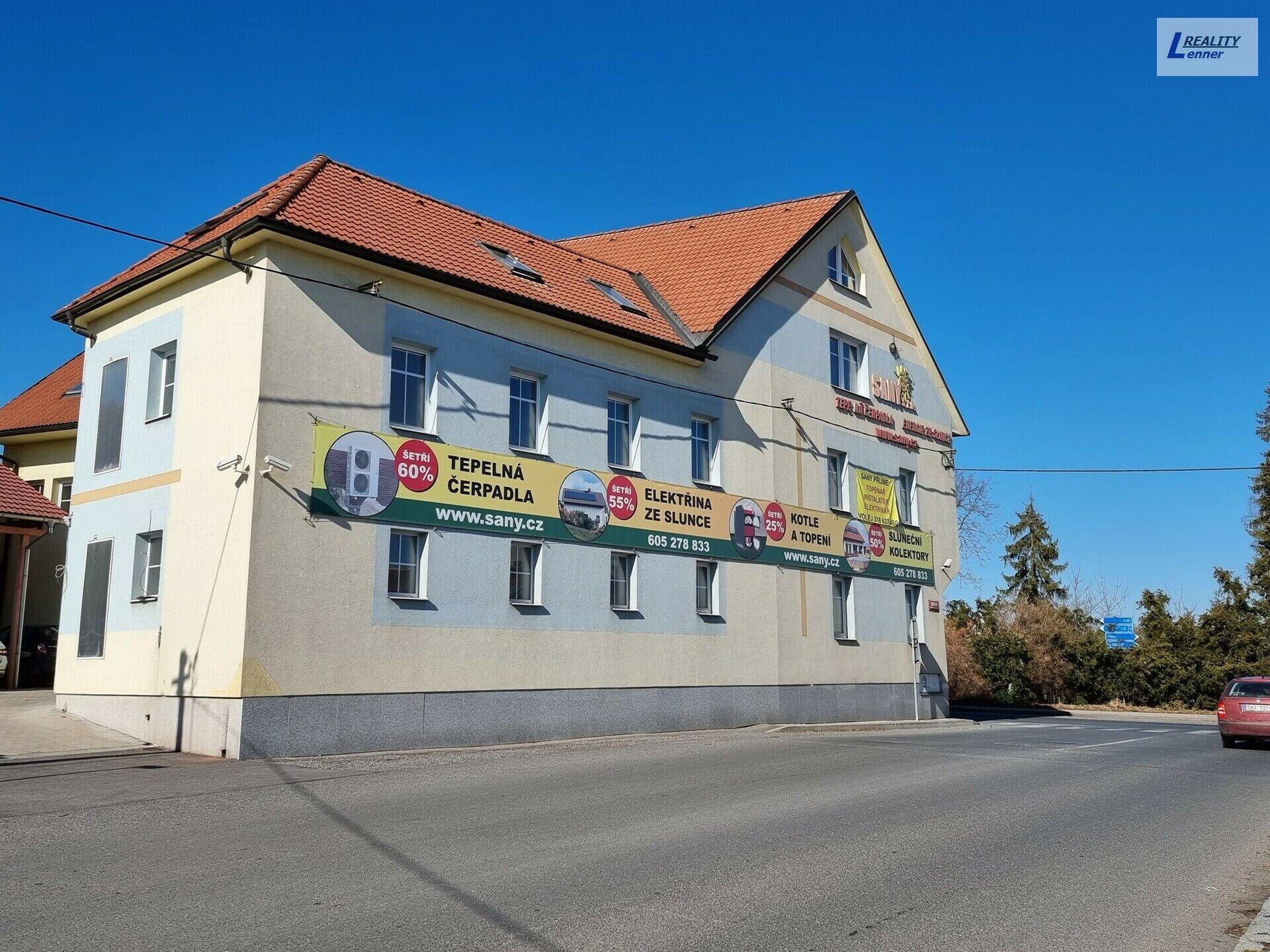 Pronájem 2+1, 89 m2, cihla, podkroví, parkování