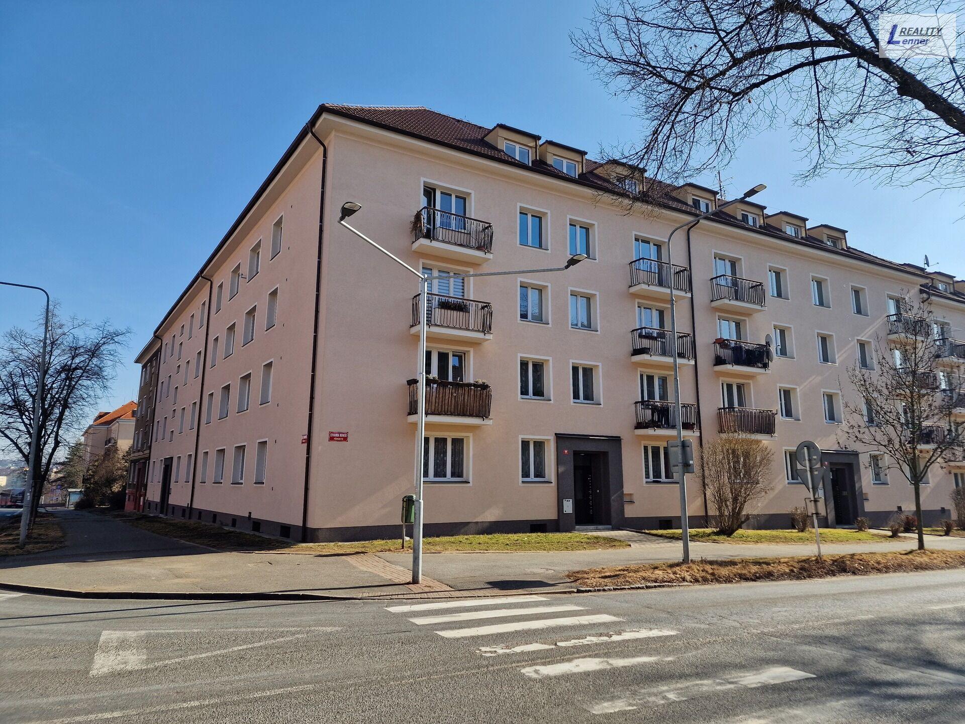 Pronájem bytu 2+1/ balkon, OV, 78,4 m2, cihla, 3.p