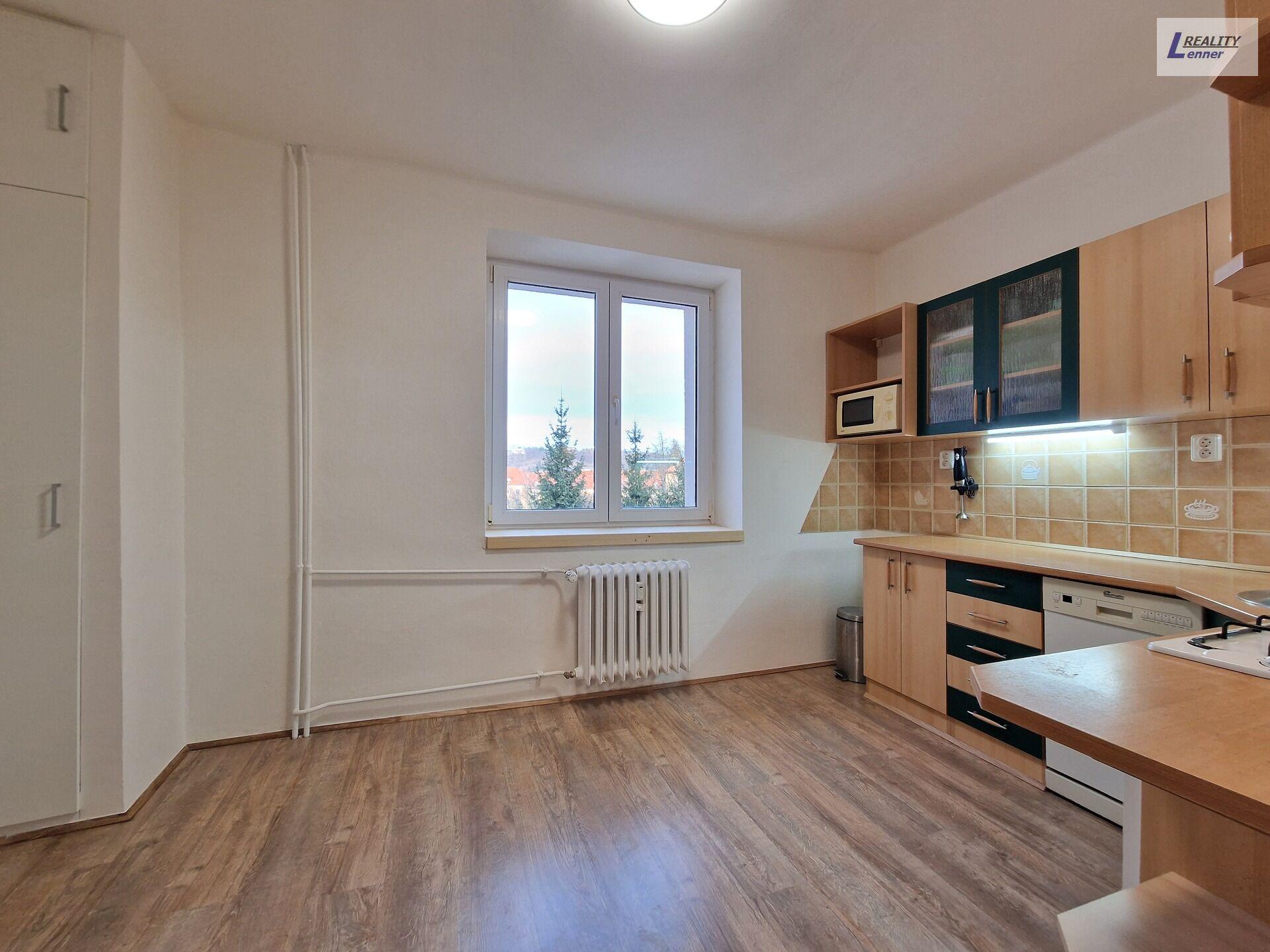 Pronájem bytu 2+1/ balkon, OV, 78,4 m2, cihla, 3.p