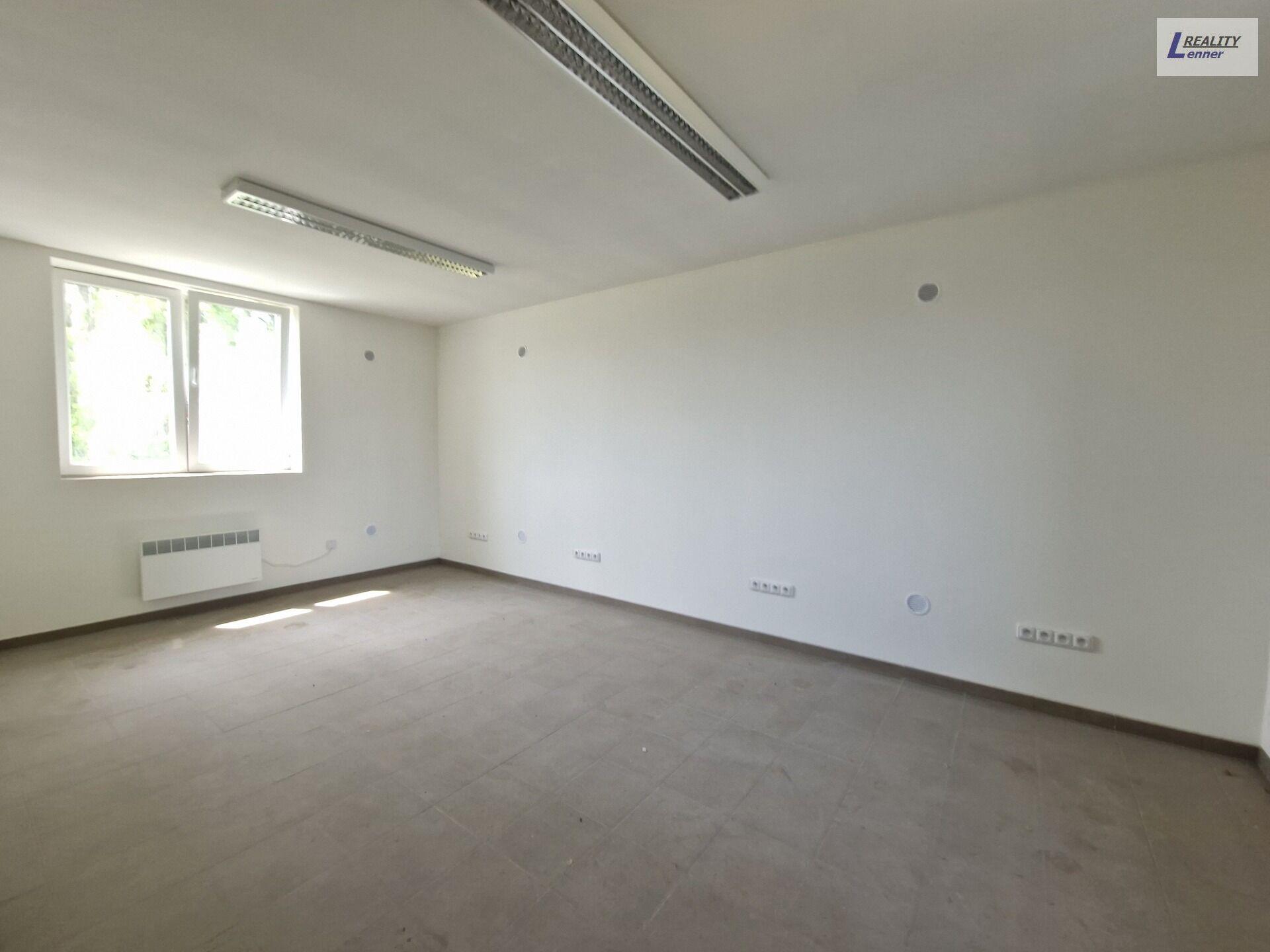 Komerční prostor v budově po rekonstrukci 144 m2, v průmyslovém areálu, ulice Obecnická