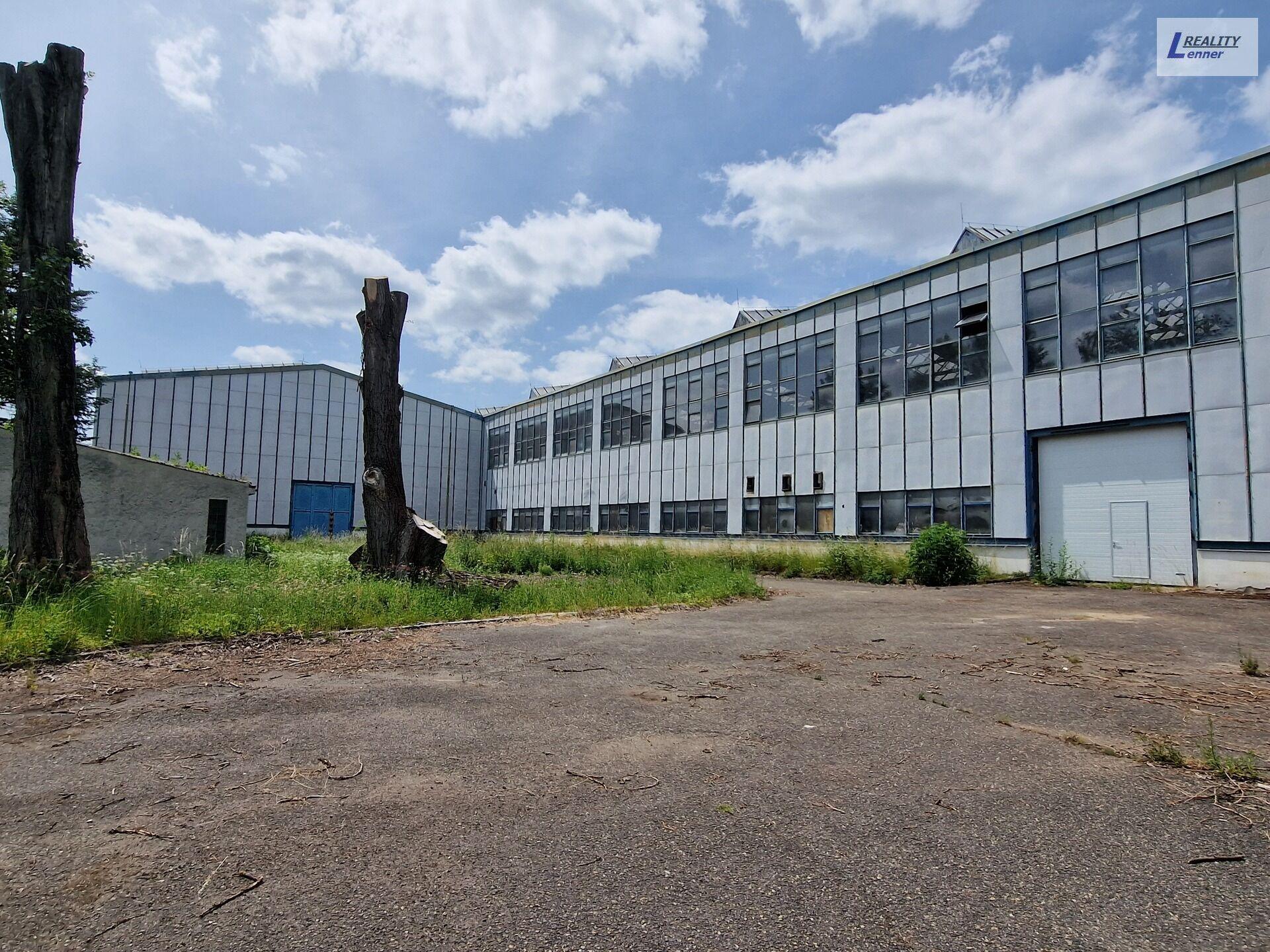 Komerční budova - výrobní hala 2.200 m2, v průmyslovém areálu, ulice Obecnická