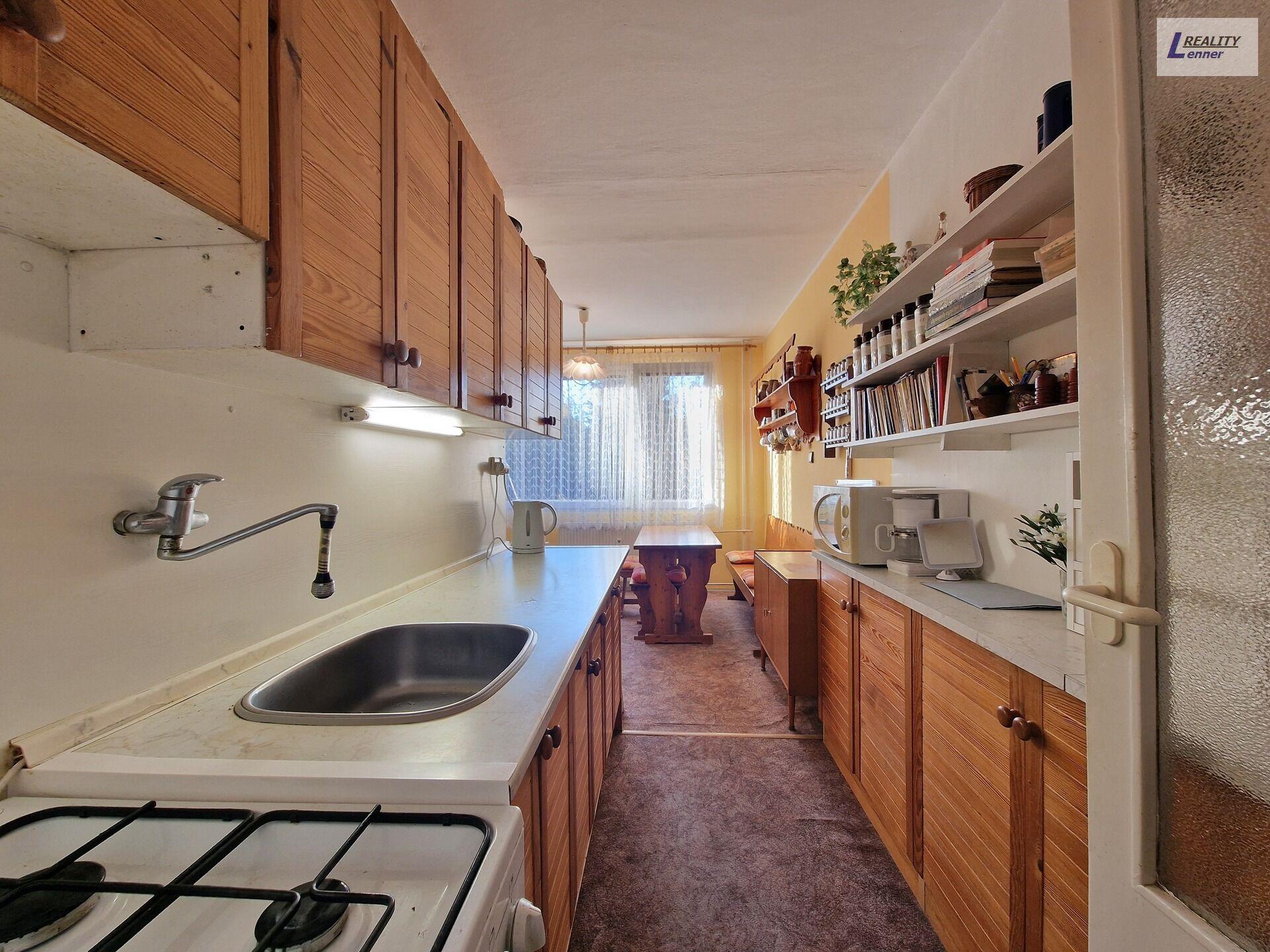 Pronájem bytu 2+1/ komora, sklep, OV, 63 m2, panel, 1. patro