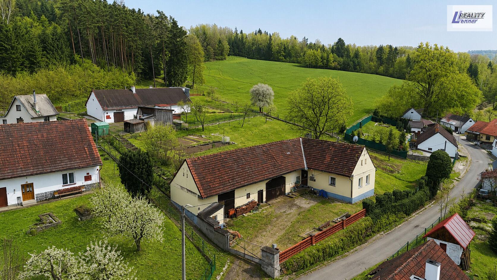 Zemědělská usedlost 2+kk (možnost půdní vestavby) / garáž, dílna, stodola – pozemek 2 176 m²