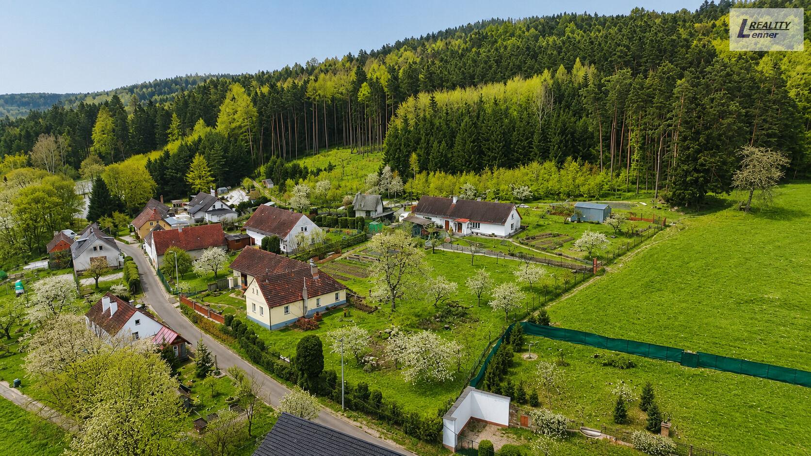 Zemědělská usedlost 2+kk (možnost půdní vestavby) / garáž, dílna, stodola – pozemek 2 176 m²