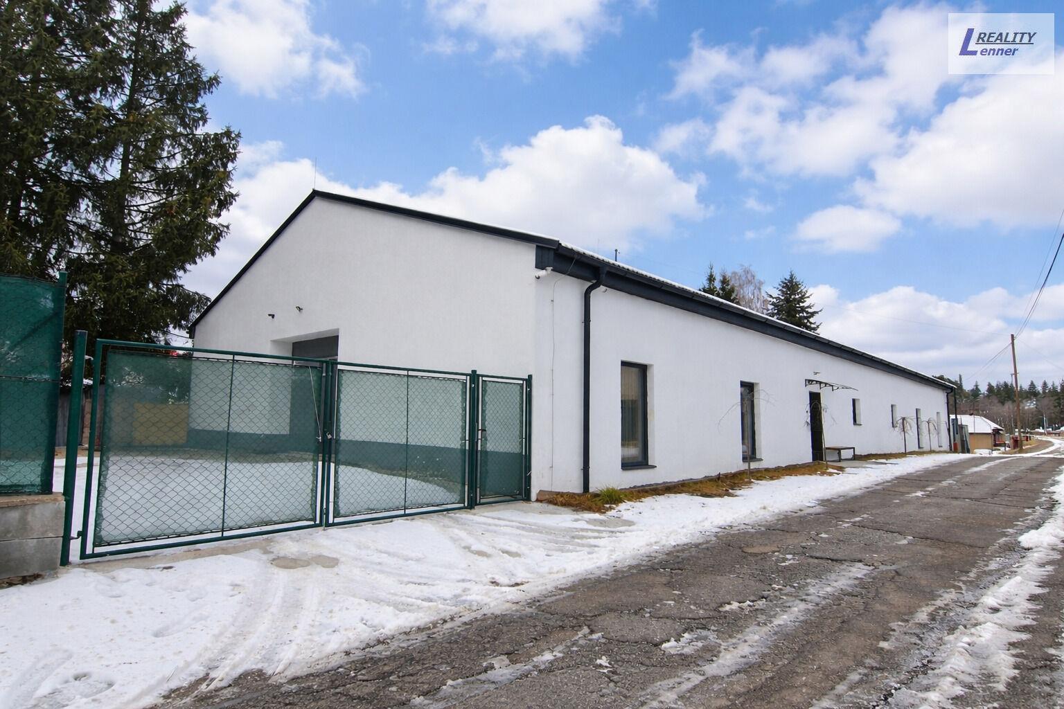 Prodej výrobního prostoru 400 m2 vč. parkovacích ploch.