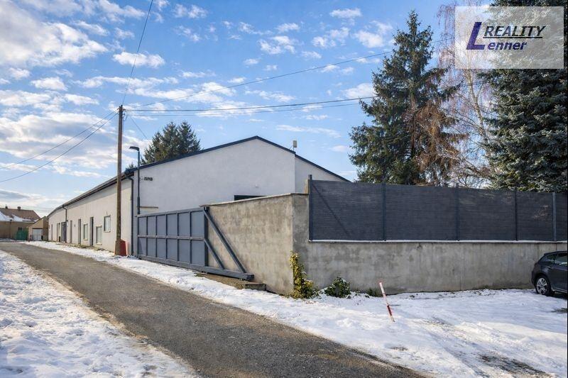 Prodej výrobního prostoru 400 m2 vč. parkovacích ploch.