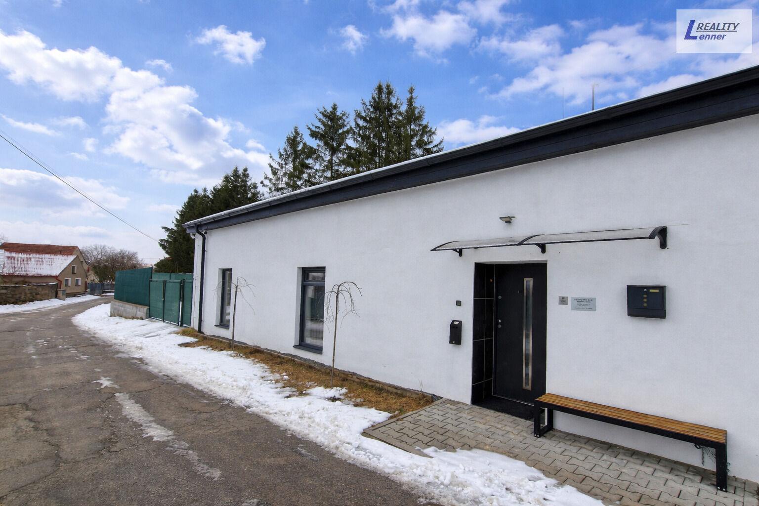 Prodej výrobního prostoru 400 m2 vč. parkovacích ploch.