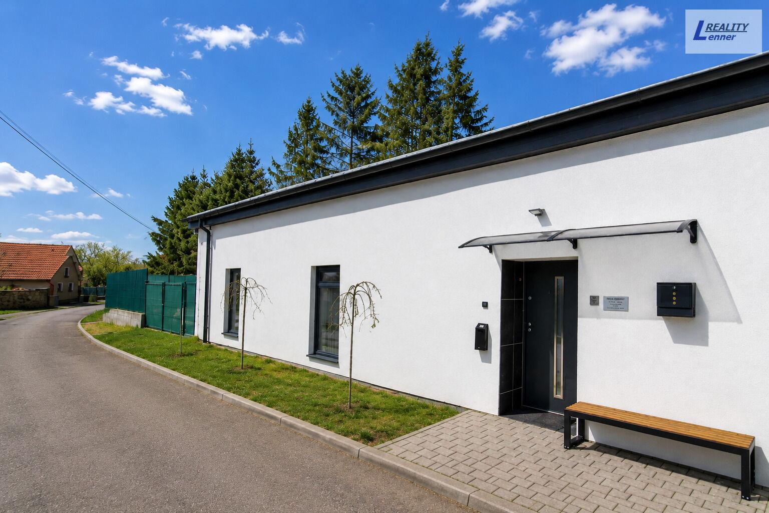 Prodej výrobního prostoru 400 m2 vč. parkovacích ploch.