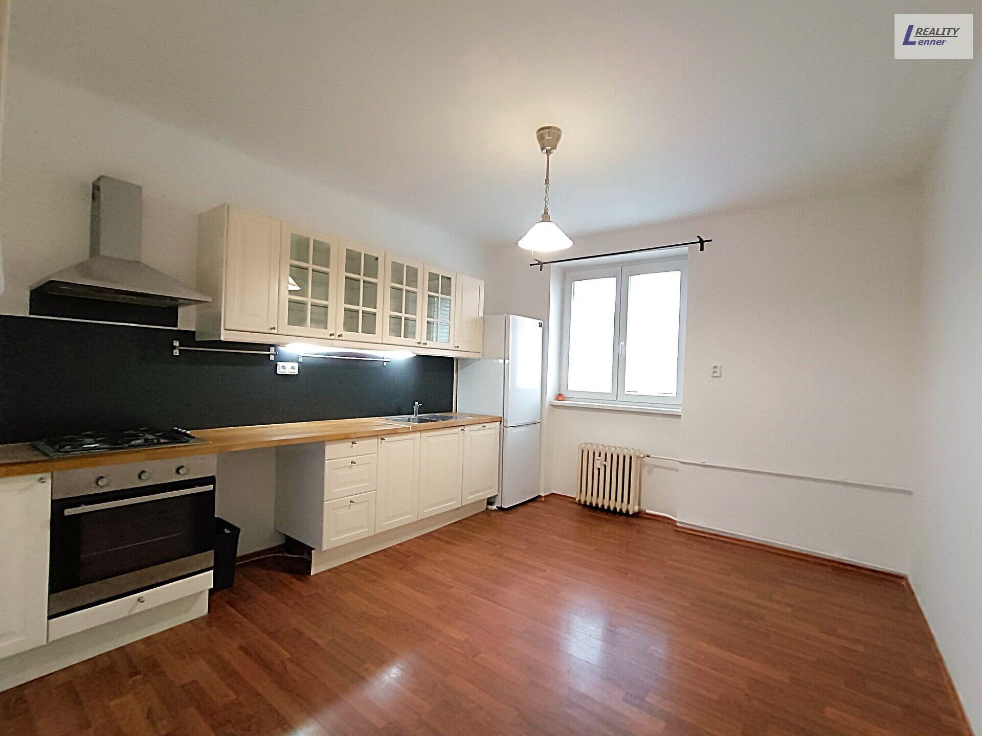 Pronájem 3+1/ balkon, 76 m2, 1. patro, cihla