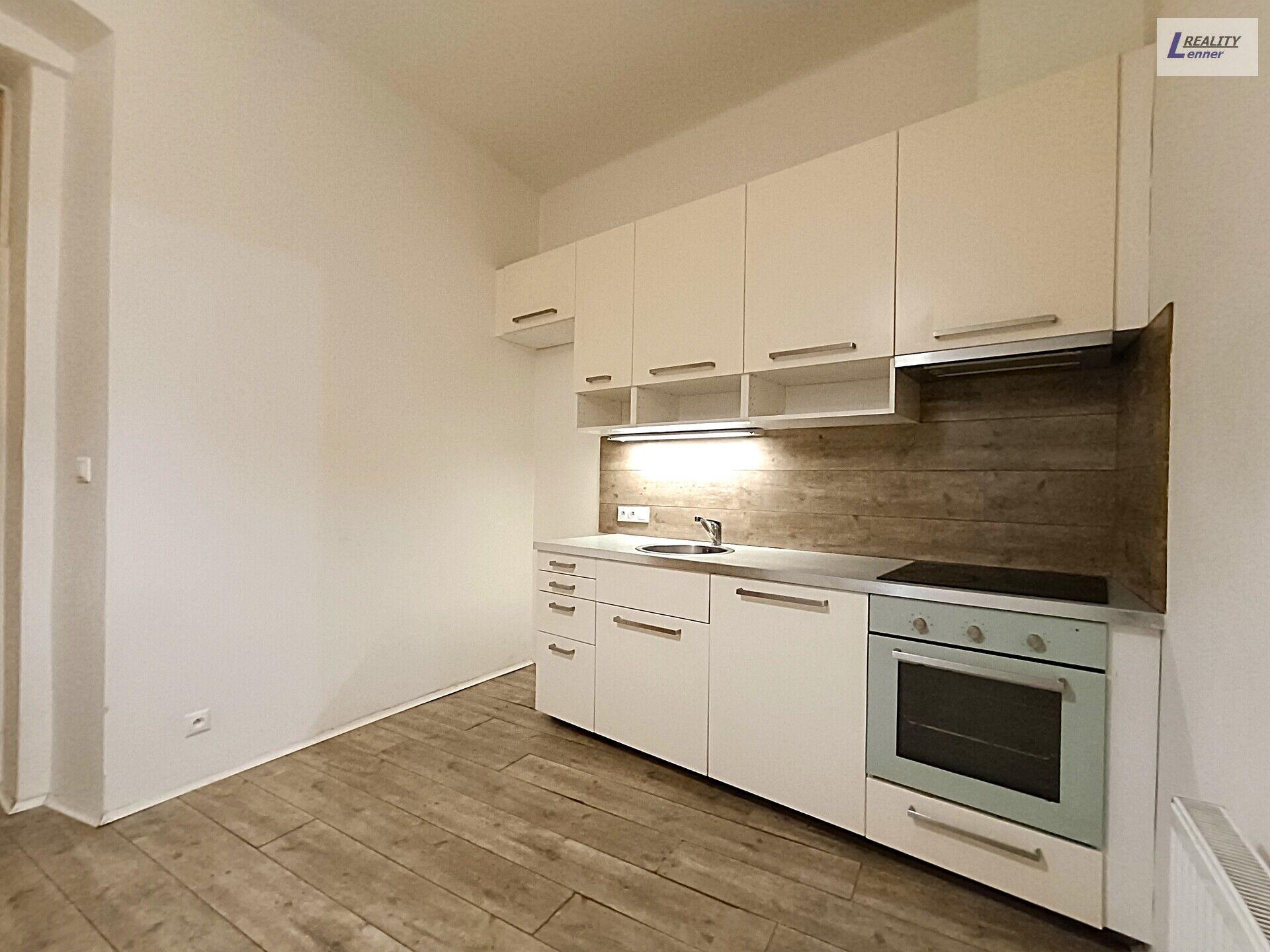 Pronájem bytu 2+kk, cihla, 60 m2, 2. patro.