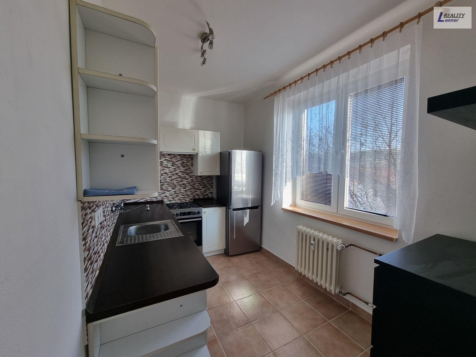 Pronájem 2+1/balkon, 48 m2, 4.patro, cihla