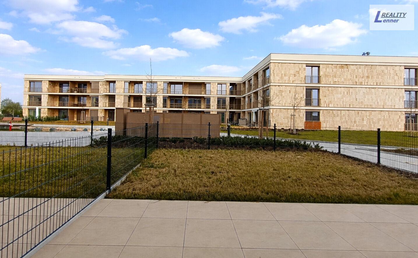 Byt 2+kk, terasa a předzahrádka 118 m2.