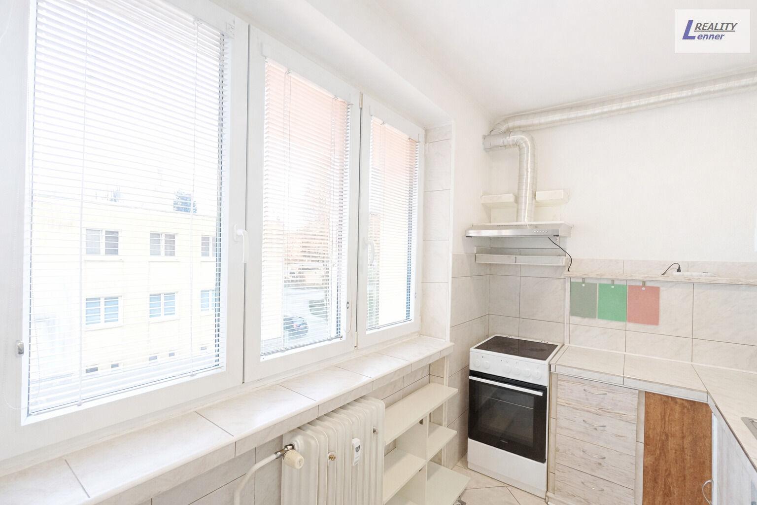 Pronájem bytu 1+KK, cihla, 33m2, 2. patro