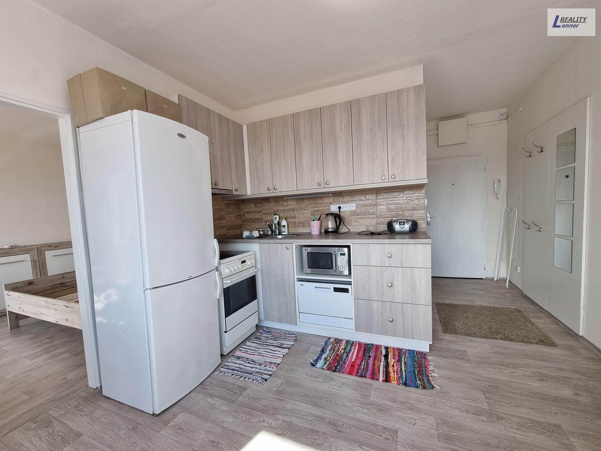 Designový byt 1 +1 s balkonem, po kompletní rekonstrukci, plně vybavený – nízkoenergetické bydlení