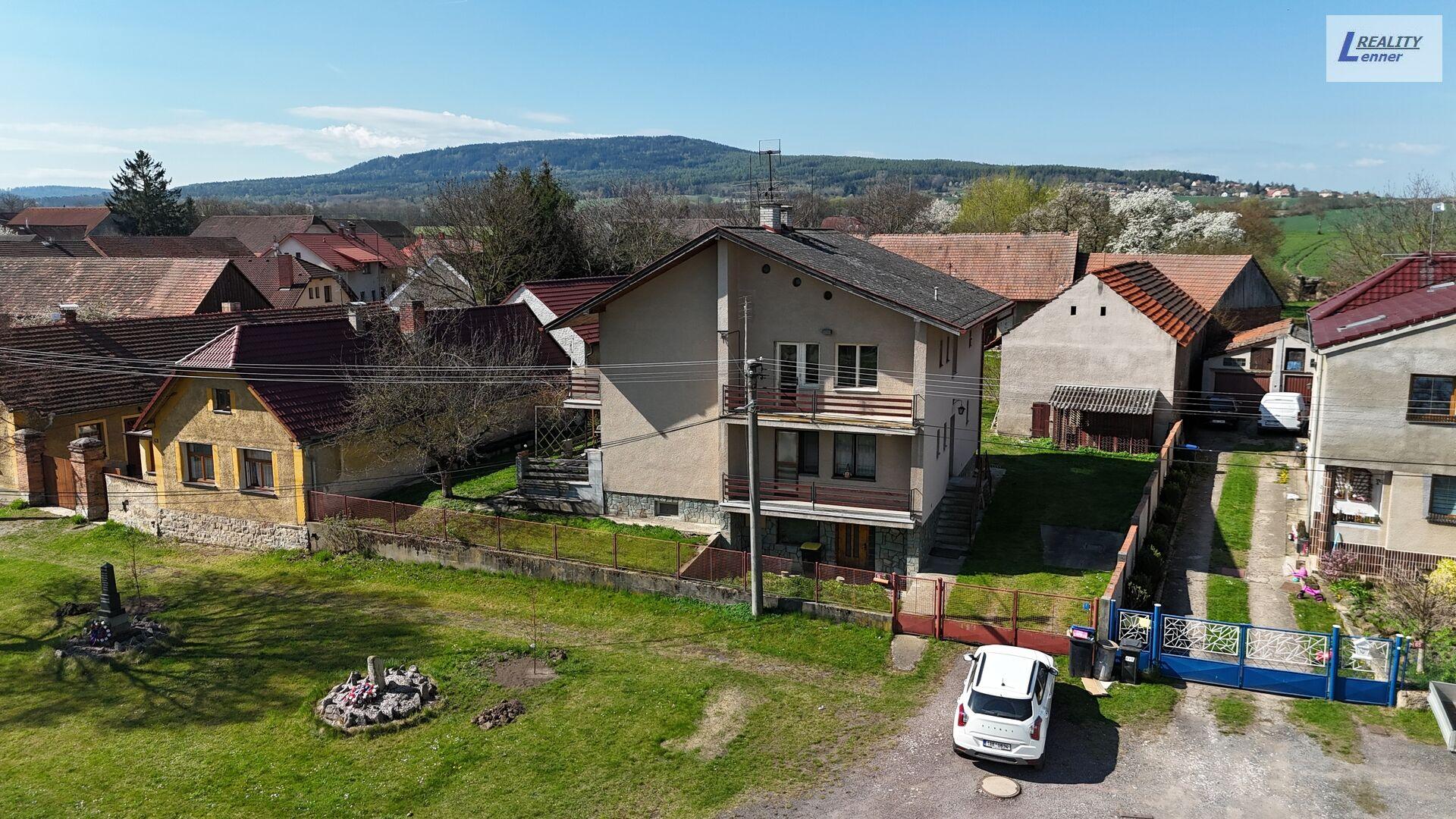 Dvougenerační RD  2x 3+ 1 (300 m2) vč. příslušenství, vše na pozemku 2.907 m2, Radouš u Hostomic.