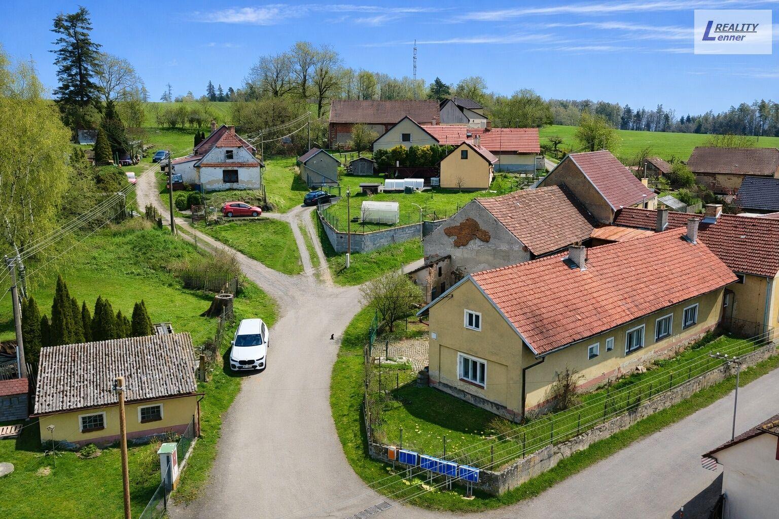 Prodej rodinného domu 3+1/ 90m2 na pozemku 661m2/ stodola, podkroví pro využití + garáž
