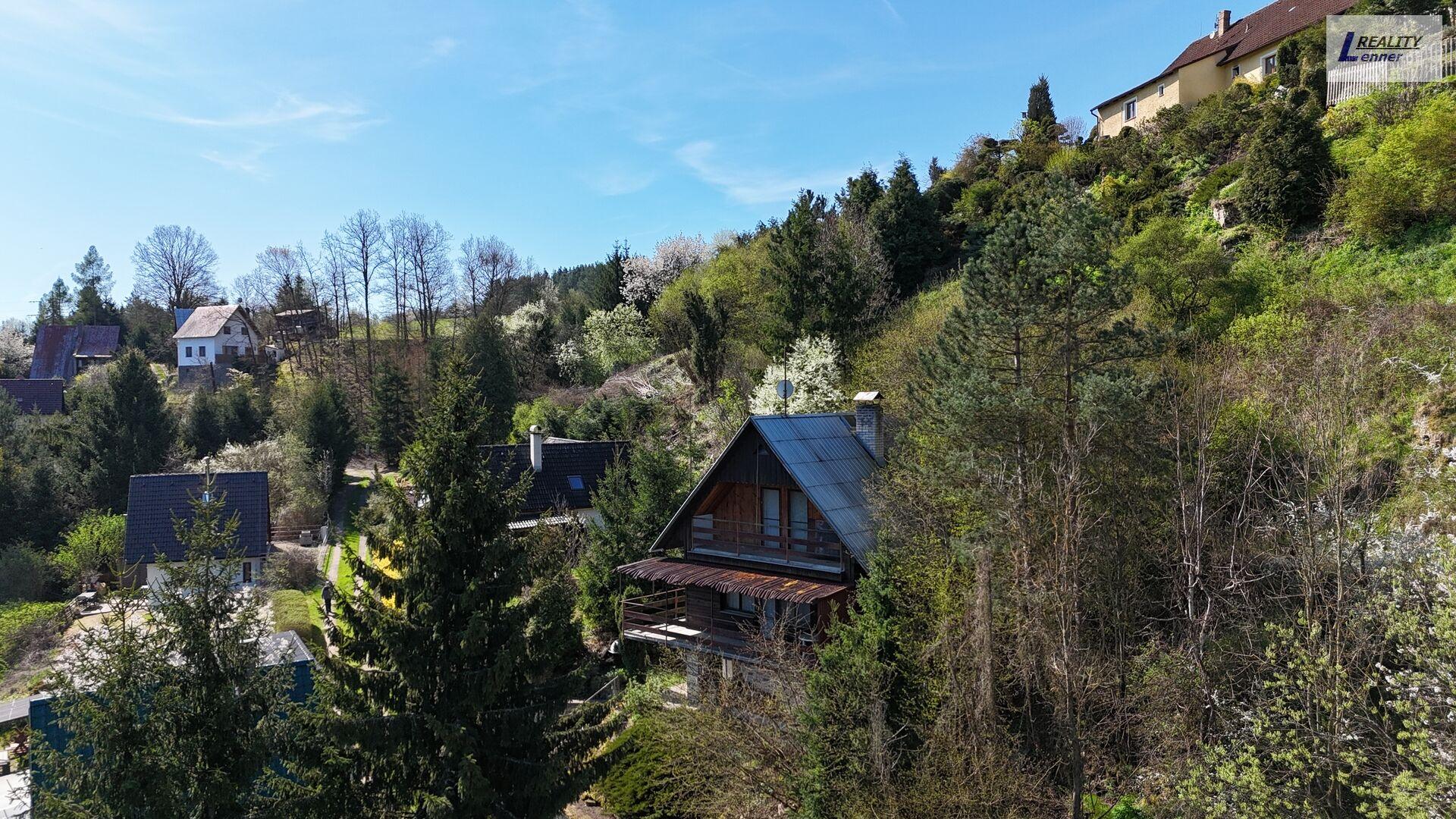 Chata 4+kk 115 m2/ terasa, balkon, cihla/ dřevo, vše na pozemku 437 m2