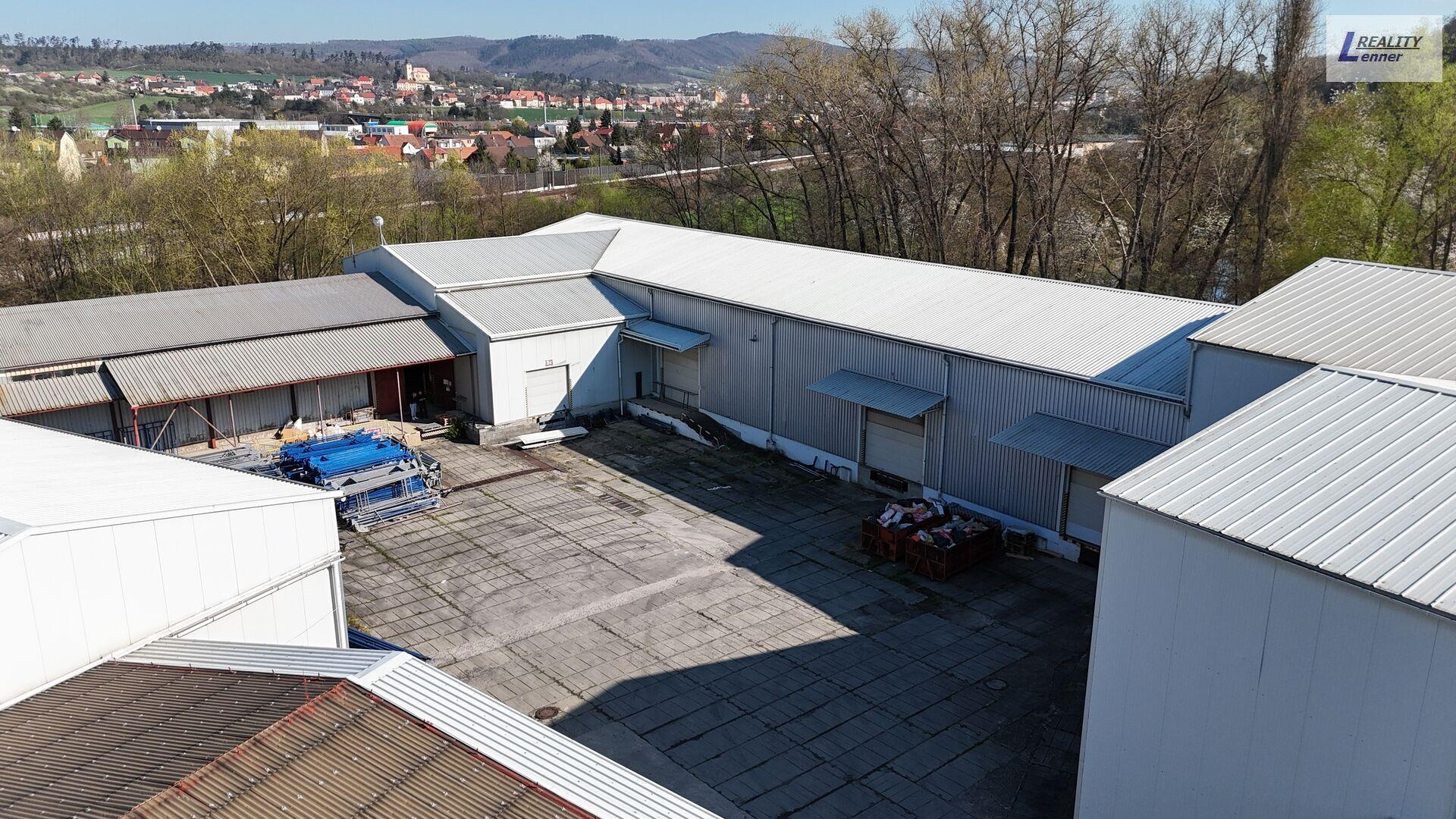 Pronájem skladového prostoru 1279 m2, Popovice u Králova Dvora
