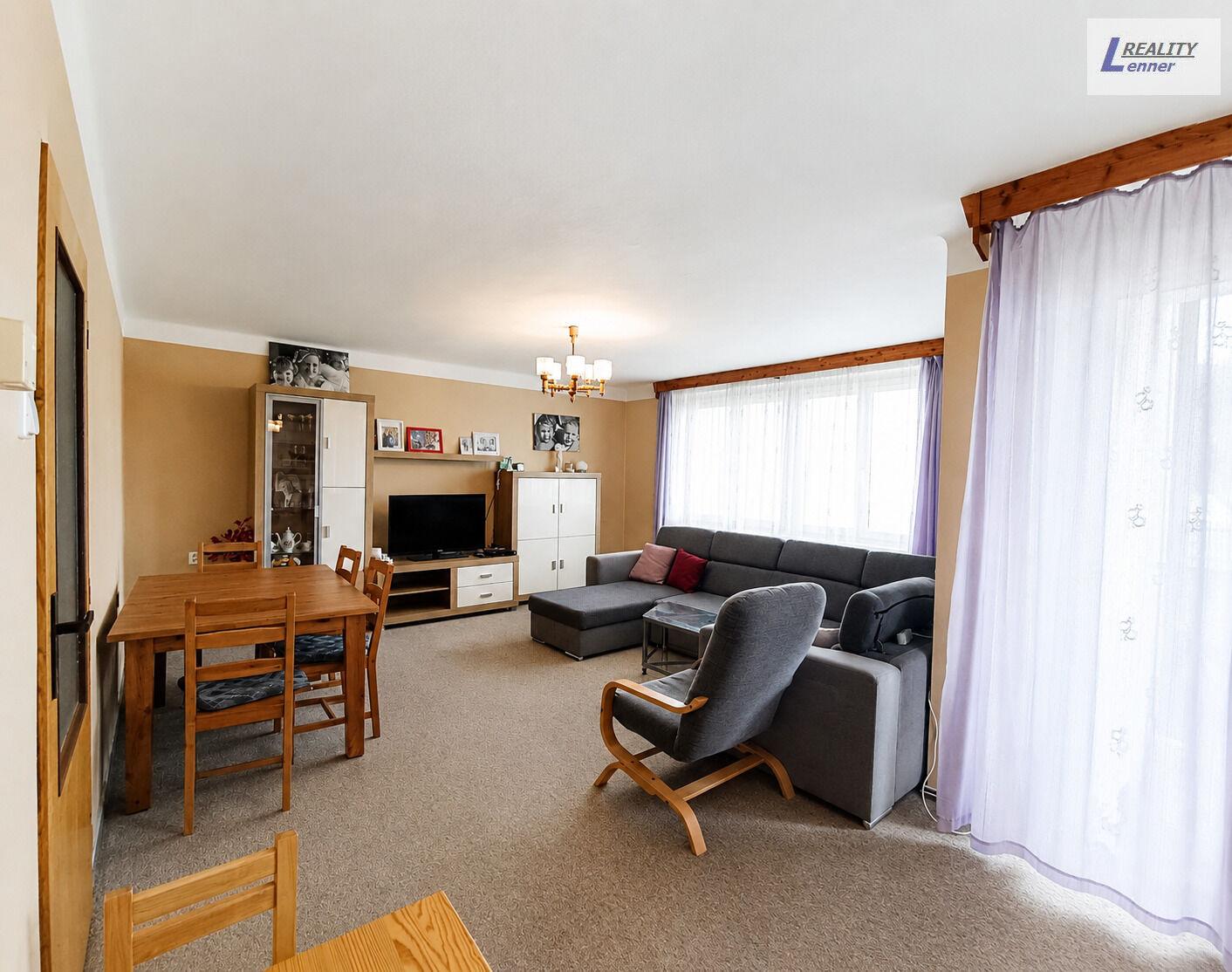 Pronájem bytové jednotky 9+2, 300 m2, zahrada.