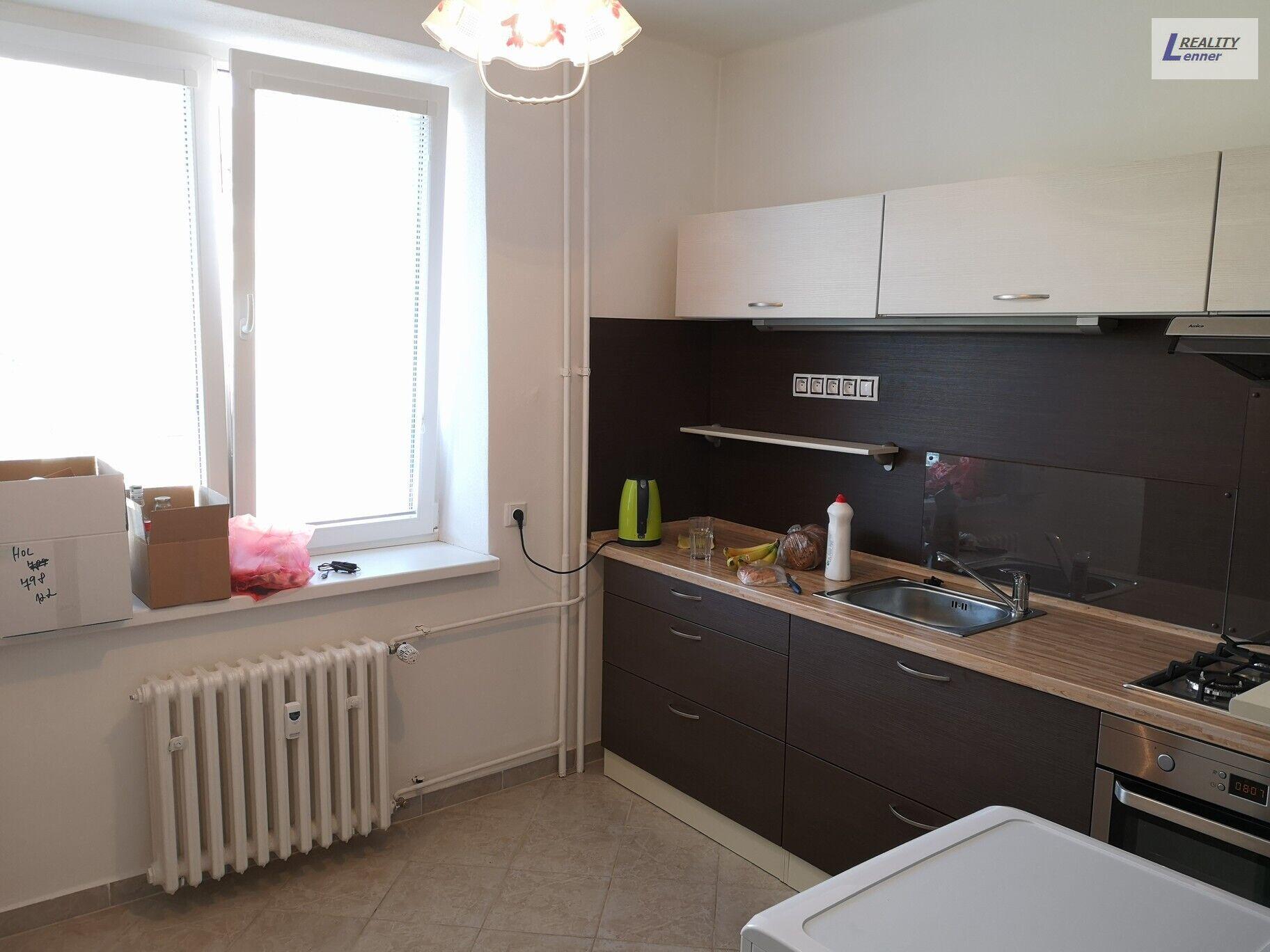 Byt 2+1/ balkon, 59 m2, po rekonstrukci, cihla, 2. patro