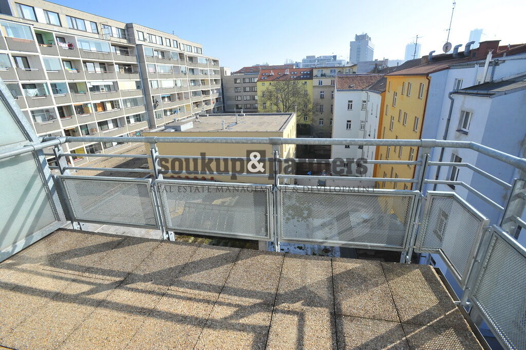 Byt 2+kk/ Balkon - 59 m2 + Garážové stání, Rezidence "Bydlení nad Vyšehradem", Praha 4 - Nusle.