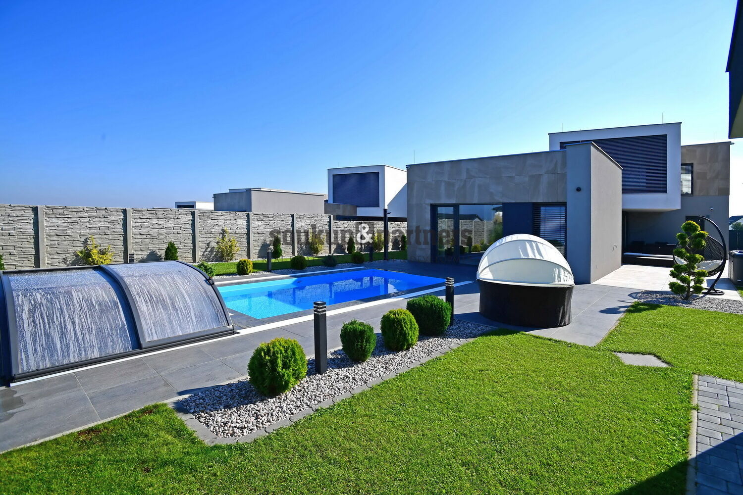 Novostavba 5+kk - 220 m2 - Tepelné čerpadlo, Garáž, Bazén, Vířivka, Vysoký Újezd, Praha - západ.