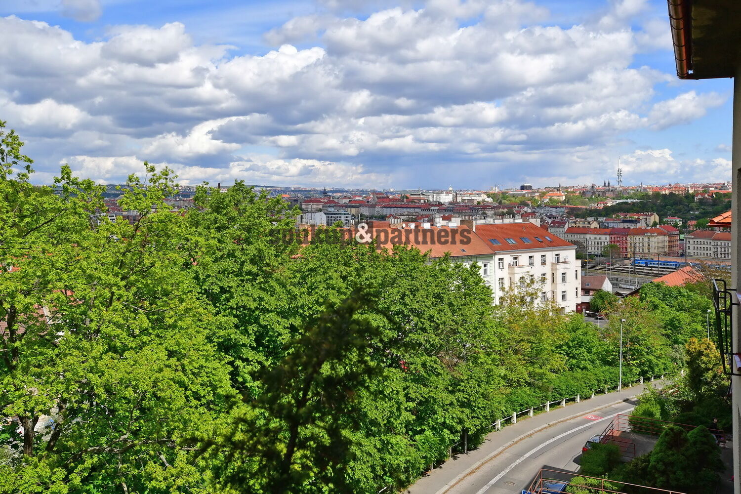 Rodinný dům / 4 Jednotky / Zahrada / Pozemek 421 m2, Praha 5 - Smíchov.