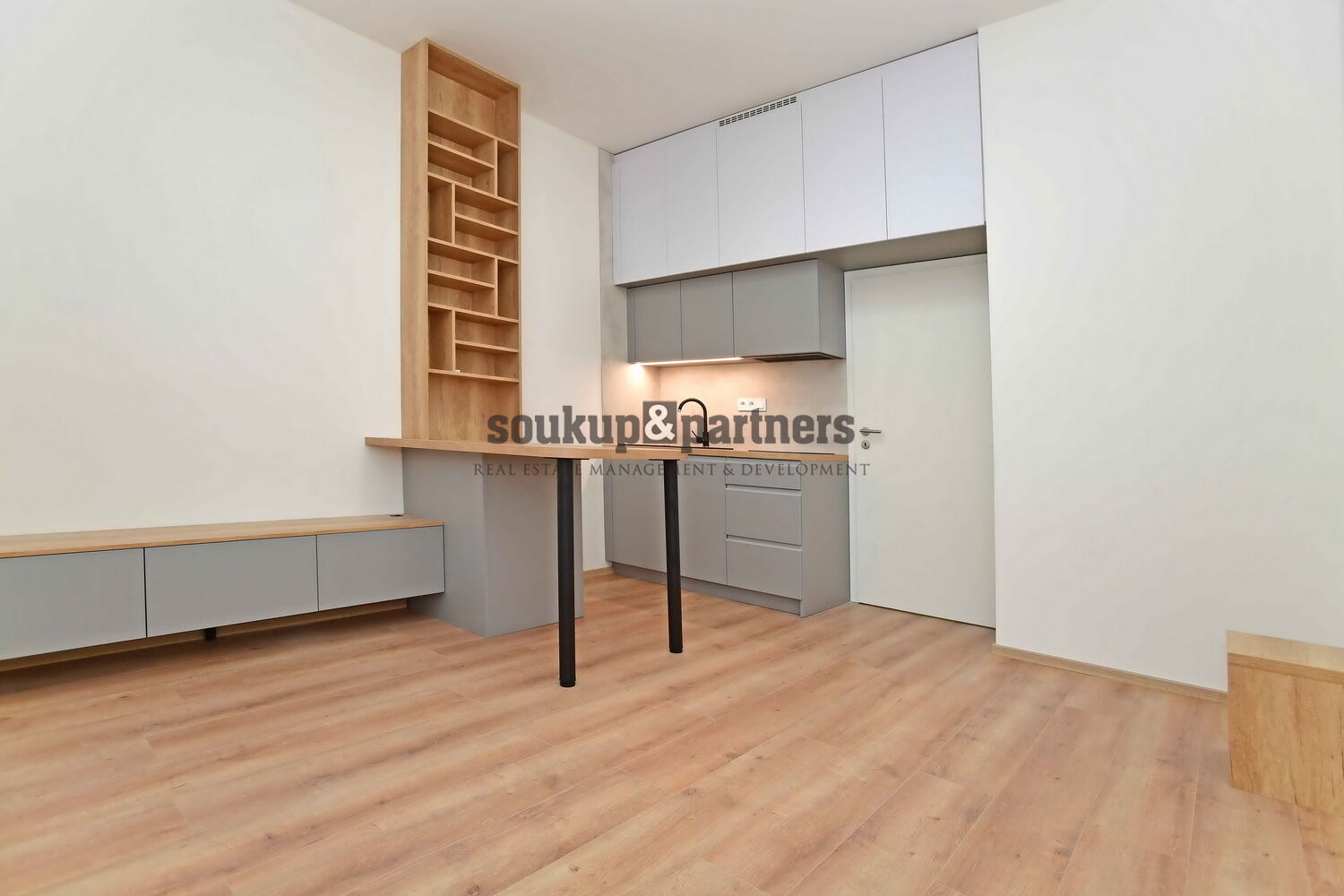 Pronájem 1+kk, 27 m², Praha 4 - Podolí, po rekonstrukci.