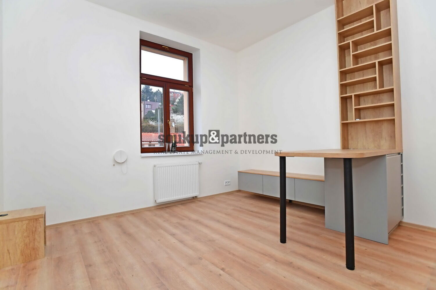 Pronájem 1+kk, 27 m², Praha 4 - Podolí, po rekonstrukci.