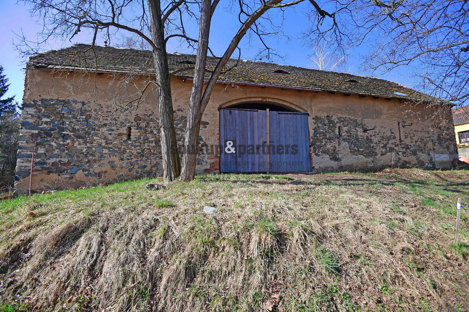 Prodej pozemku se zemědělskou stavbou, 2084 m2, Žalov
