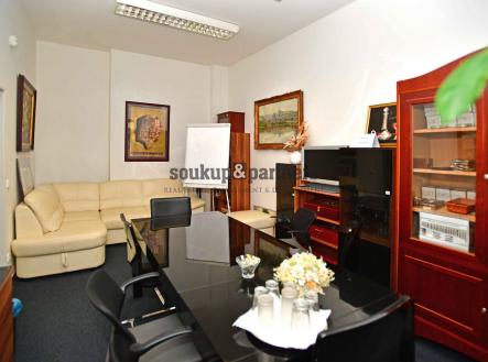 Pronájem kanceláře, 125 m²