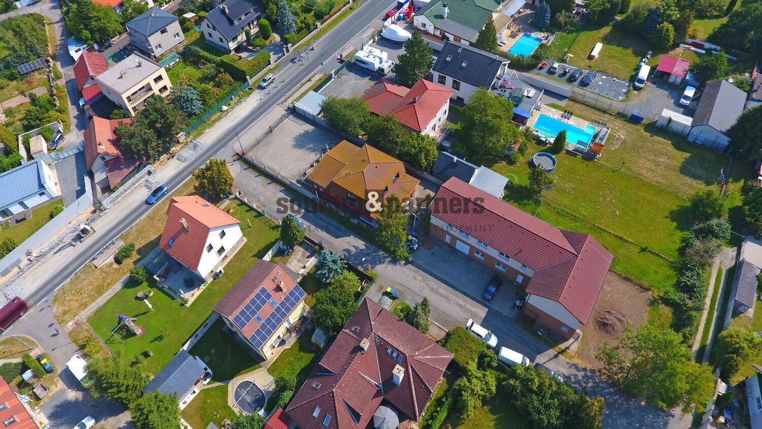 Polyfunkční dům - 428 m2, kolaudace 2015,  Mukařov, Praha - východ.