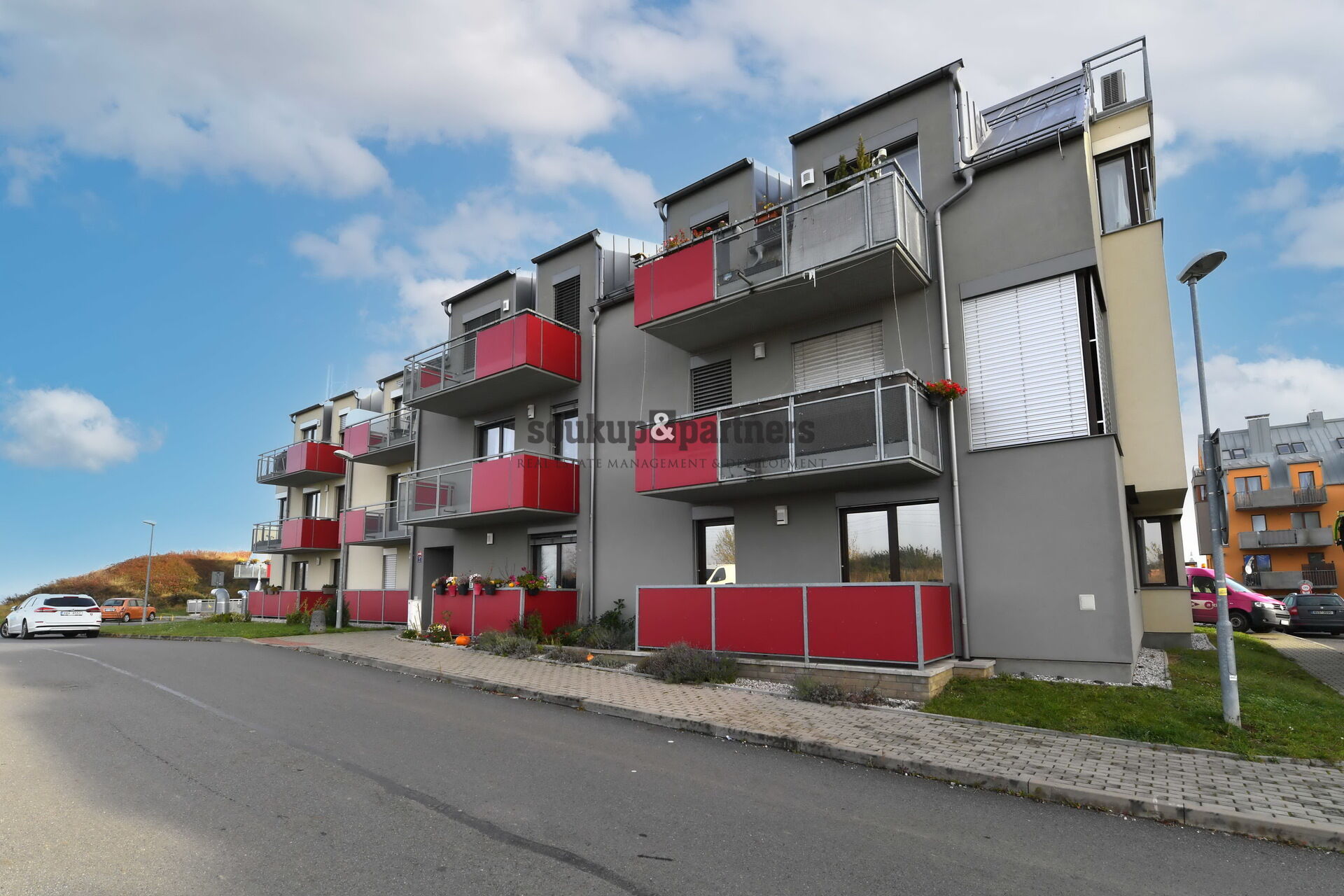 Byt 3+kk, 101 m², terasa, balkon, 2x parkování – Říčany