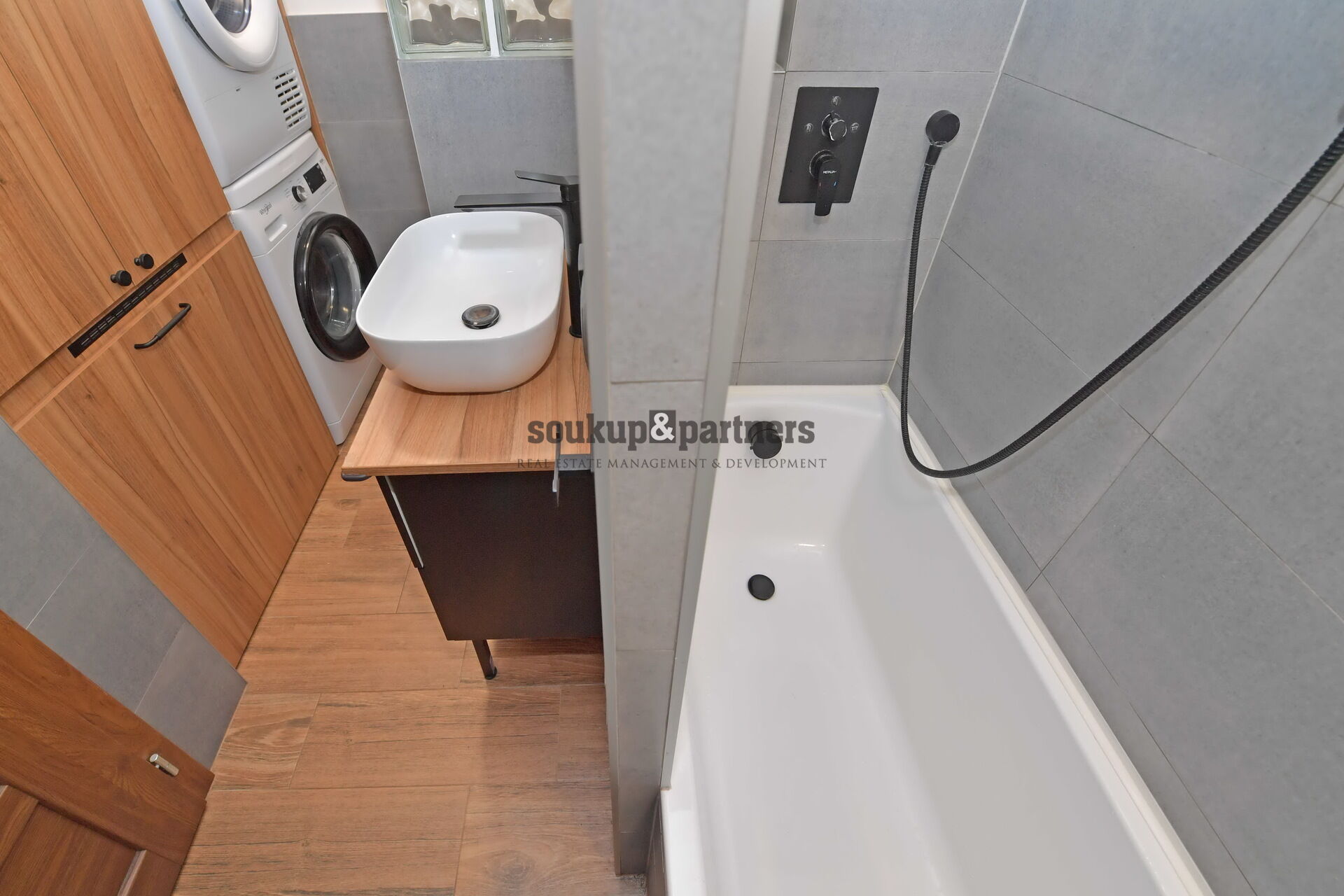 Byt 3+kk + Lodžie, 72 m2, OV, Praha 8 - Kobylisy.