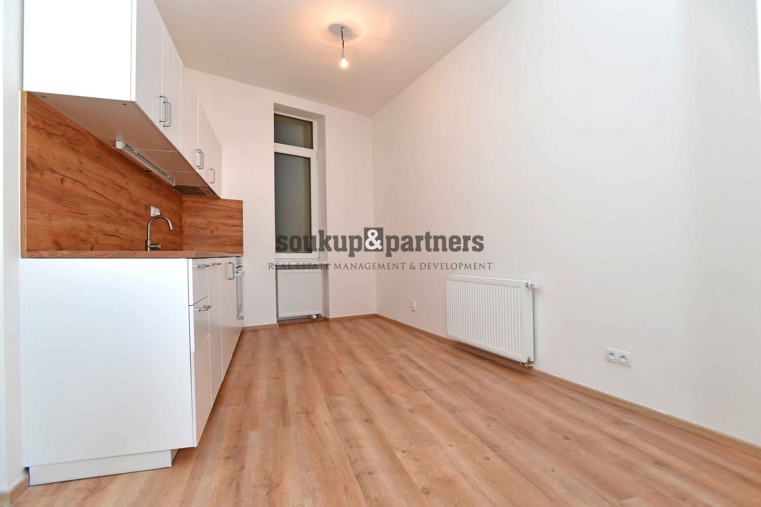 Pronájem 2+kk, 40 m², Praha 4 - Podolí, po rekonstrukci.