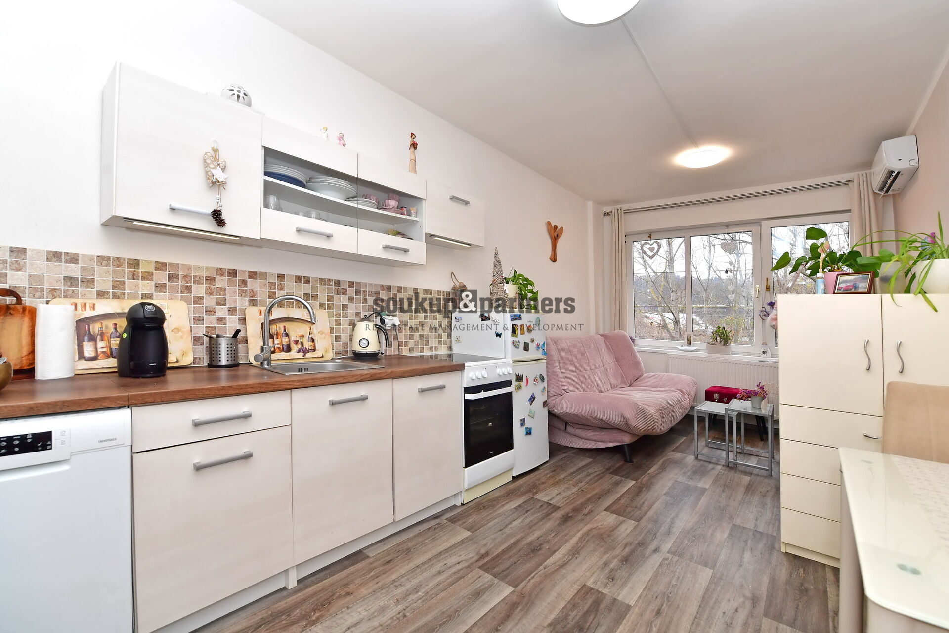 Byt 2+kk + parkovací stání, 55 m2, OV, Praha 5 - Velká Chuchle.