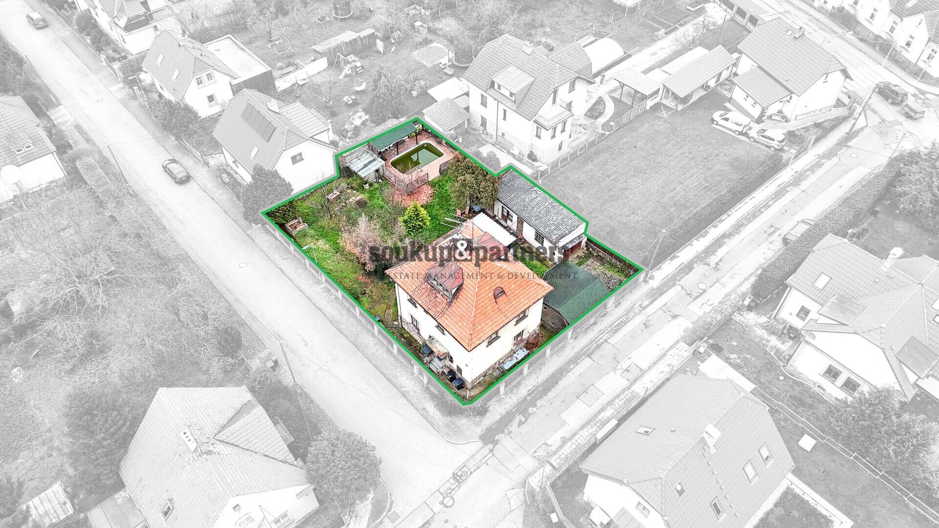 RD 240 m2 + garáž + venkovní bazén, pozemek - 741 m2, Řevnice, Praha - Západ.