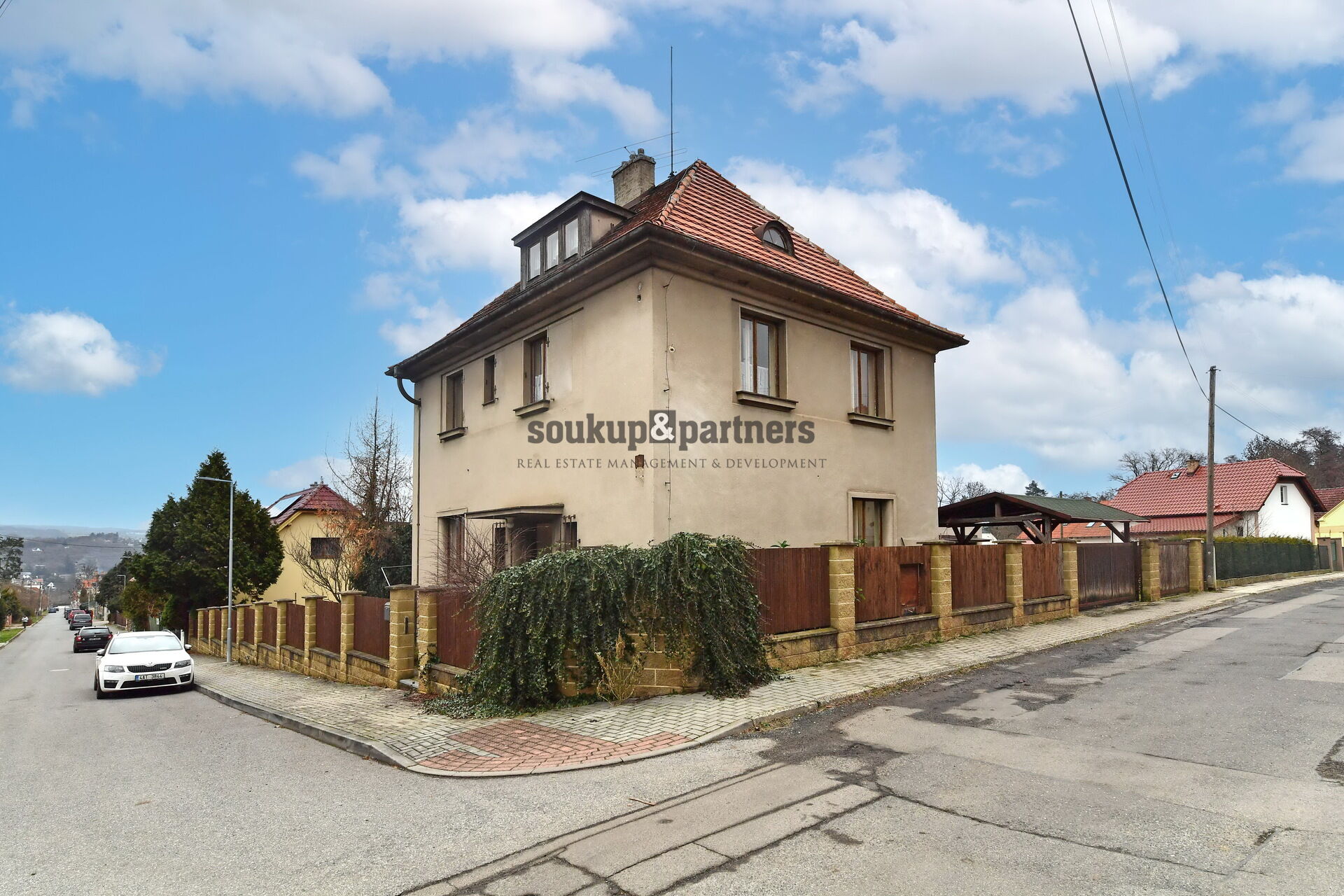 RD 240 m2 + garáž + venkovní bazén, pozemek - 741 m2, Řevnice, Praha - Západ.