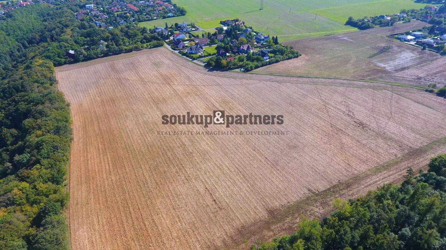 Pozemky  18.504 m2 - trvalý travní porost, Ohrobec, Praha - Západ.