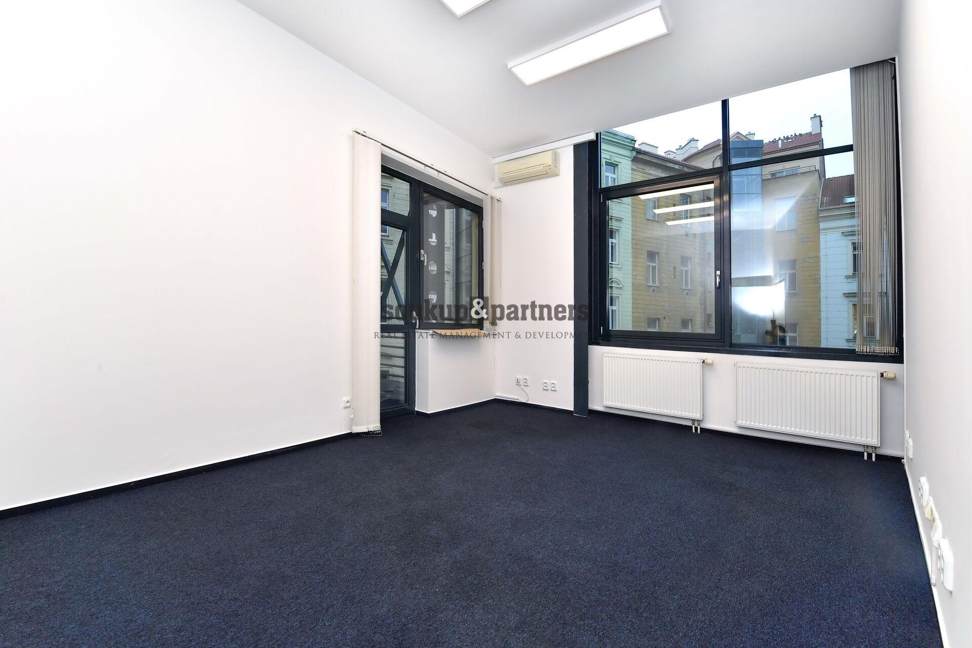 Kancelář 125 m2/ Lodžie, Praha 8 - Karlín.