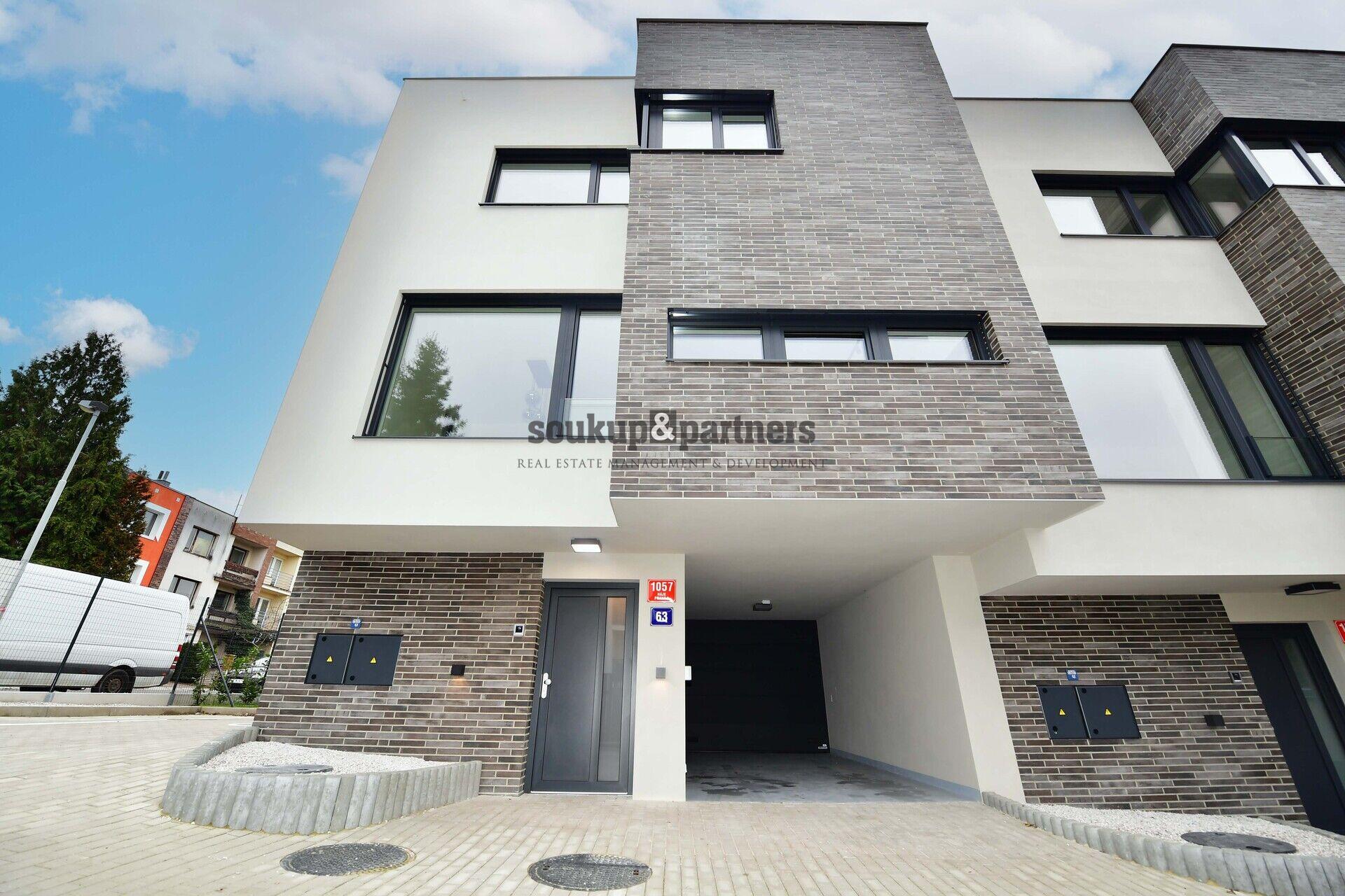 Novostavba ŘRD 7+kk + terasa + balkon + garáž, 220 m2, Praha 4 - Háje, přímo u Hostivařské přehrady.