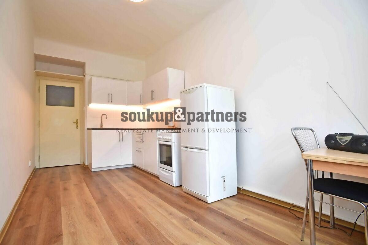 Pronájem bytu 2+kk/ Komora - 41 m2, po rekonstrukci, Praha 10 - Strašnice.