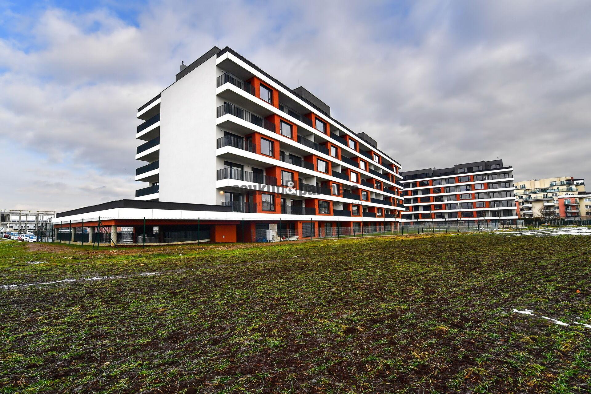 Prodej bytu 1+kk s garážovým stáním a sklepem – novostavba, Praha 9 – Letňany.